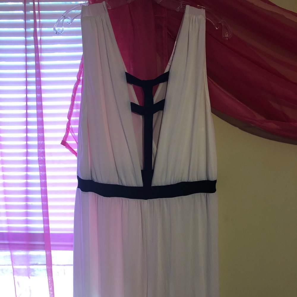 Caged black and white jumpsuit - Picture 3 of 4